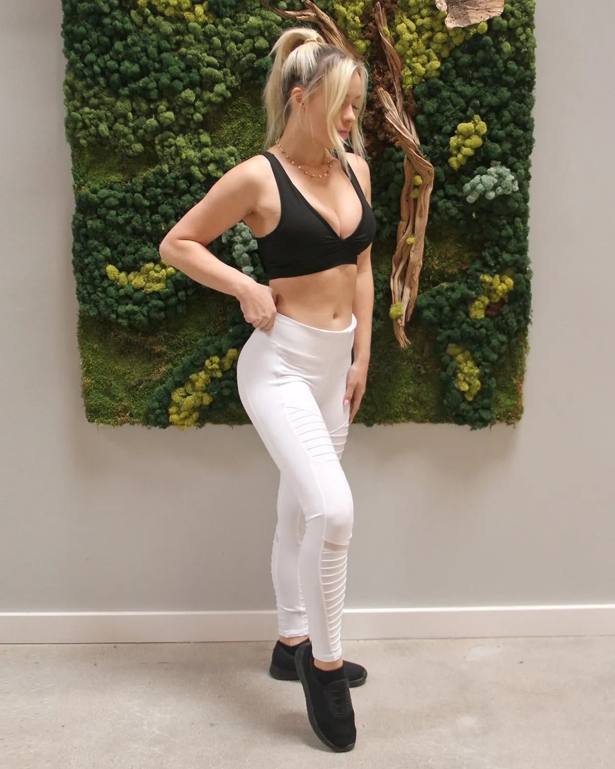 Athletique Low-Waisted Ribbed